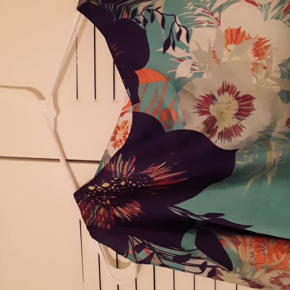 Dress. - Picture 2 of 4